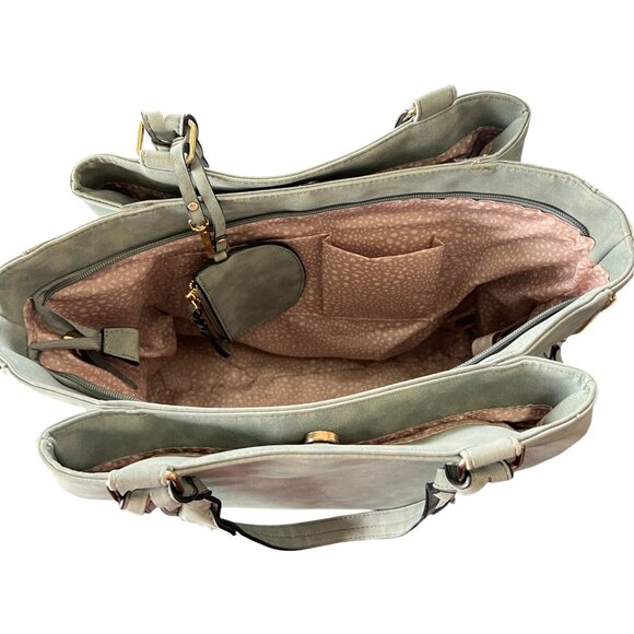 VR NYC | Sage Green | Extra Roomy |  Vegan Leather | Shoulder Bag - Picture 5 of 13